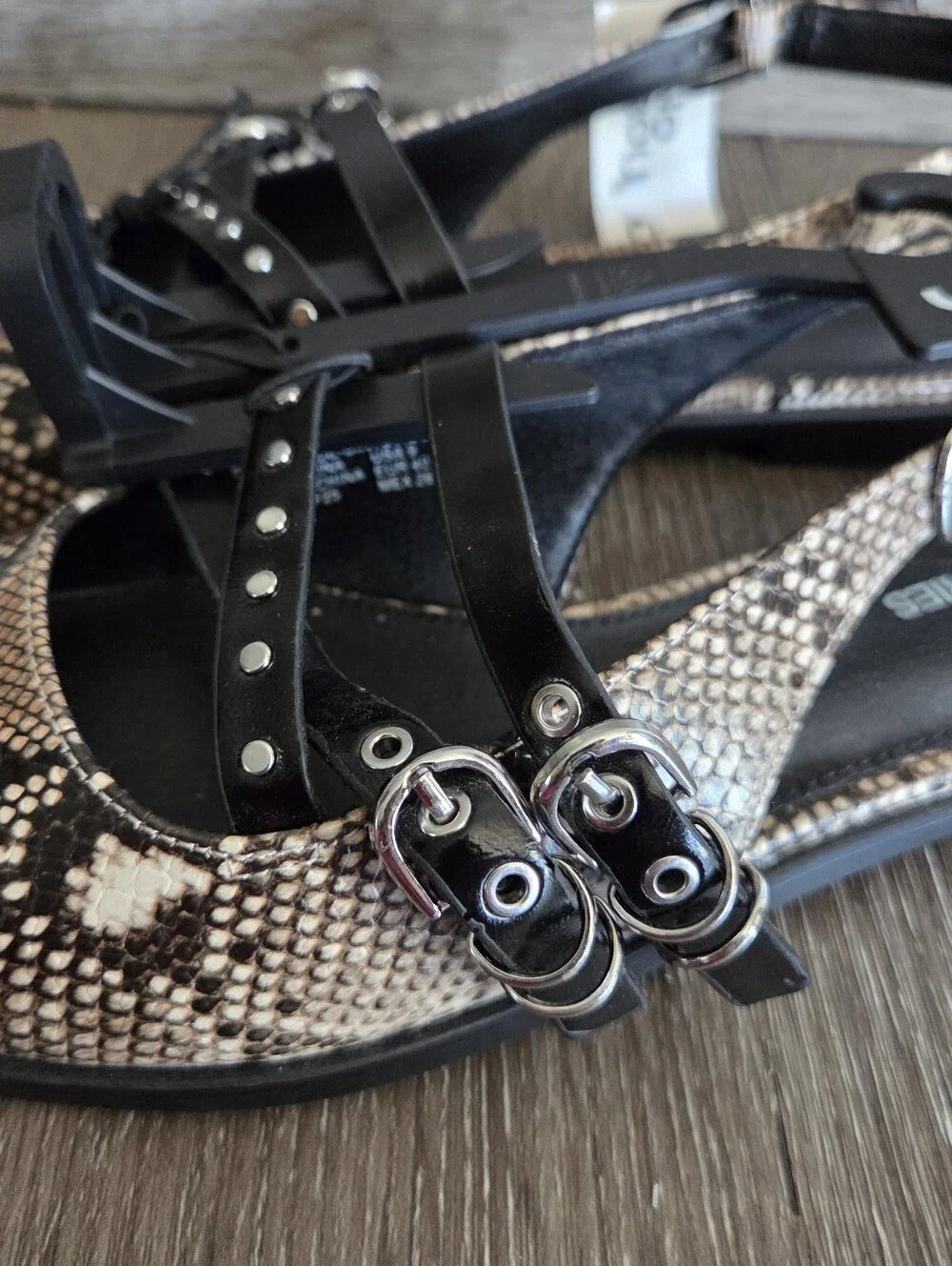 No Boundaries Snake-Print Pointed Slingback Flats in Brown and Black Size 9